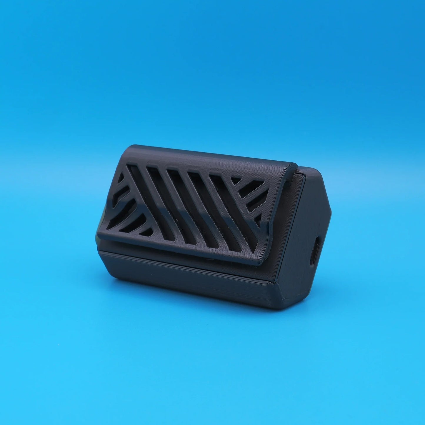 Nibbler Pocket - Tiny Meshtastic Powered Portable Node case with internal Antenna