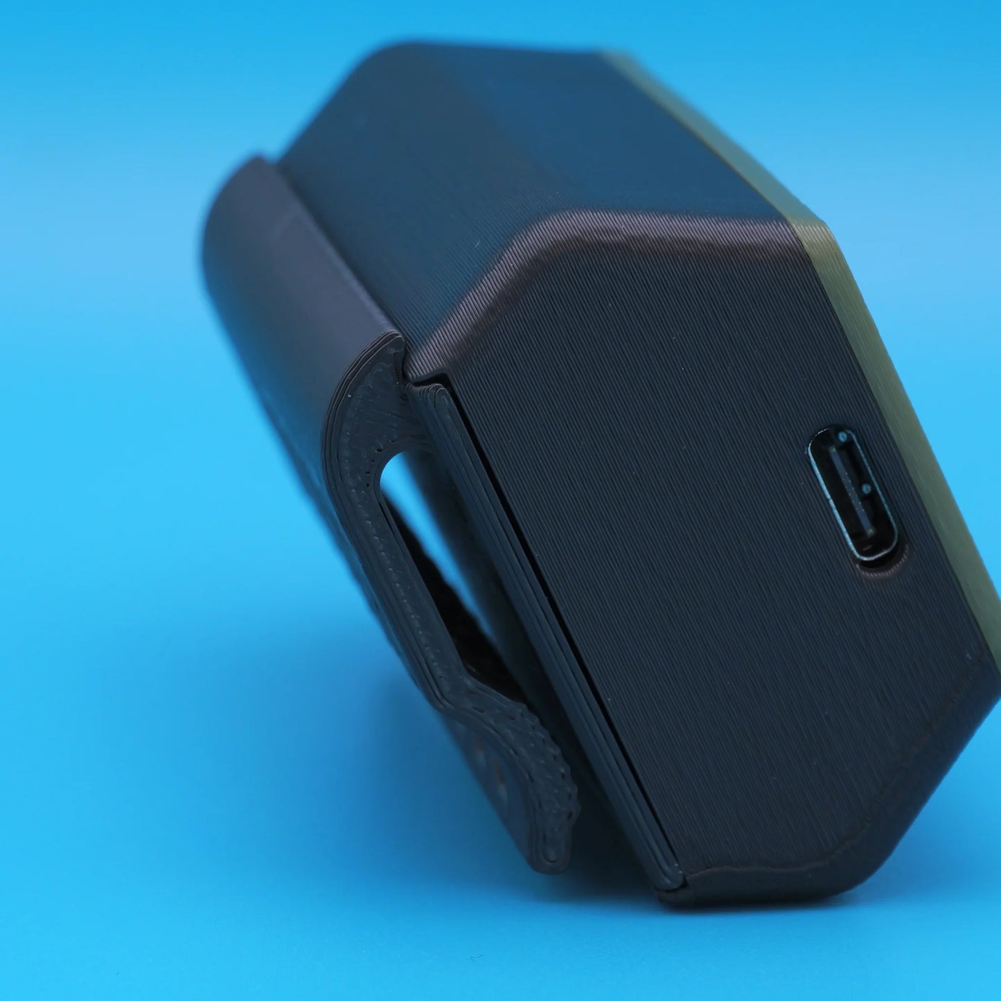 Nibbler Pocket - Tiny Meshtastic Powered Portable Node case with internal Antenna