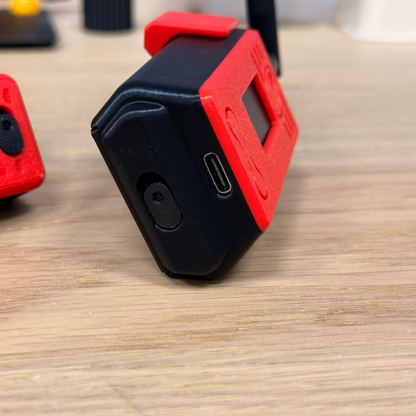 Nibbler2 - Portable MeshCore Meshtastic Node case with SMA Connector or Internal Antenna